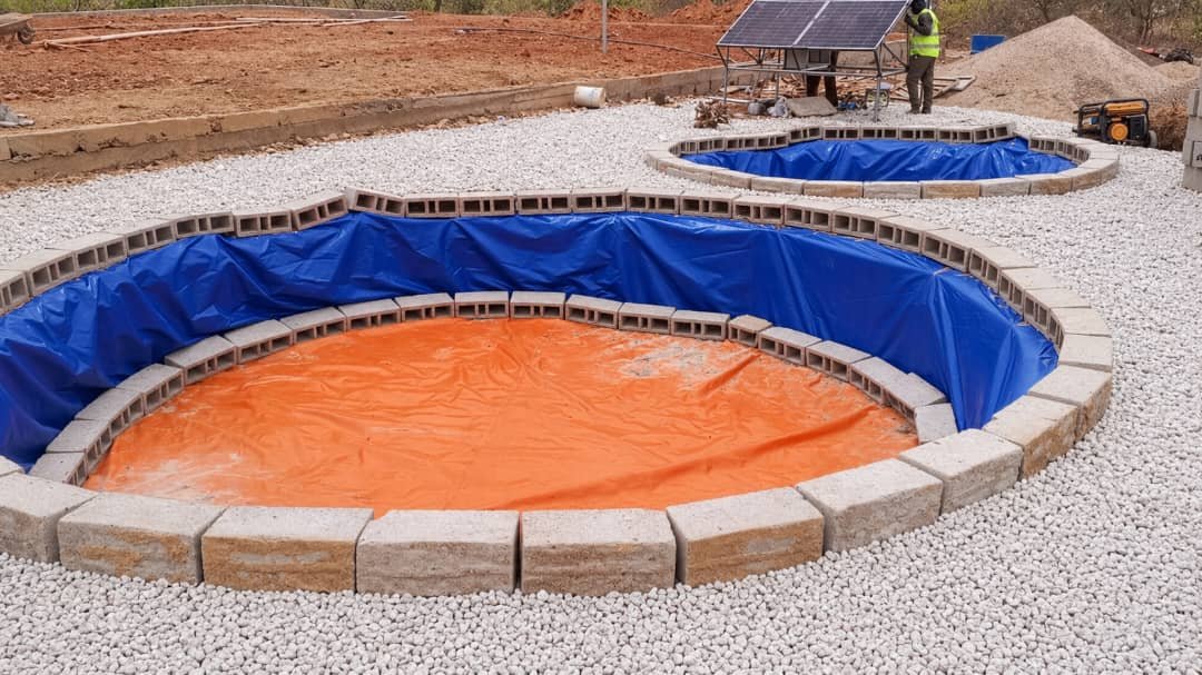 Bassin semi-enterré maçonné avec liner étanche
